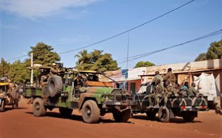 Συνεχίζεται η προέλαση κατά των ανταρτών στο Μάλι - Φωτογραφία 1
