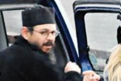Καλόγερος «φυγάδευσε» την Μενεγάκη με το τζιπ του από Ραφήνα στην Άνδρο [εικόνες]