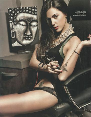 Ελληνίδα τραγουδίστρια αποκαλύπτει ένας προς ένα όλα της τα τατουάζ - Δείτε φωτο - Φωτογραφία 5