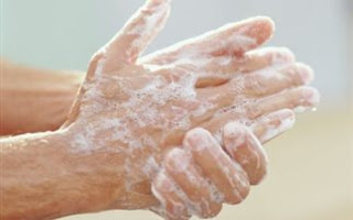 Οι άντρες για να πλύνουν τα χέρια τους θέλουν... πινακίδες! - Φωτογραφία 1