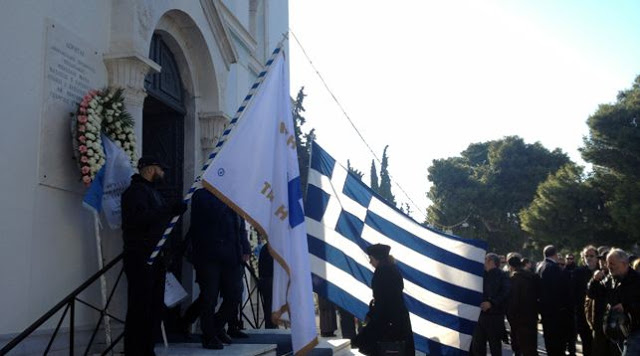 Πλήθος κόσμου στην κηδεία του Ντερτιλή...(Φώτο+Βίντεο) - Φωτογραφία 5