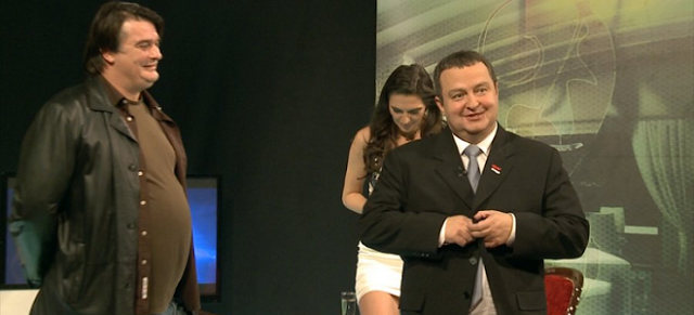 Πέφτουν κεφάλια για τη φάρσα στο Σέρβο πρωθυπουργό από τη δημοσιογράφο χωρίς εσώρουχο [βίντεο] - Φωτογραφία 1