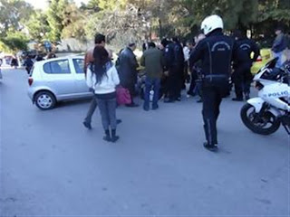 Αθίγγανοι ξυλοκόπησαν και έστειλαν στο νοσοκομείο..γυναίκα αστυνομικό της ομάδας ΔΙΑΣ για να διαφύγουν - Φωτογραφία 1