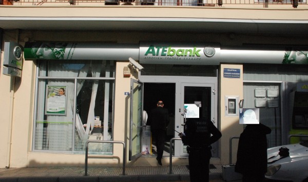 Άρωμα τρομοκρατίας πίσω από τις ληστείες στο Βελβεντό Κοζάνης - Βίντεο από τη στιγμή της σύλληψης των τριών δραστών! - Φωτογραφία 2