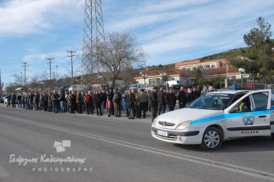 Βγήκαν στους δρόμους σε Δομοκό και Μακρακώμη για τα Κέντρα Υγείας - Φωτογραφία 2