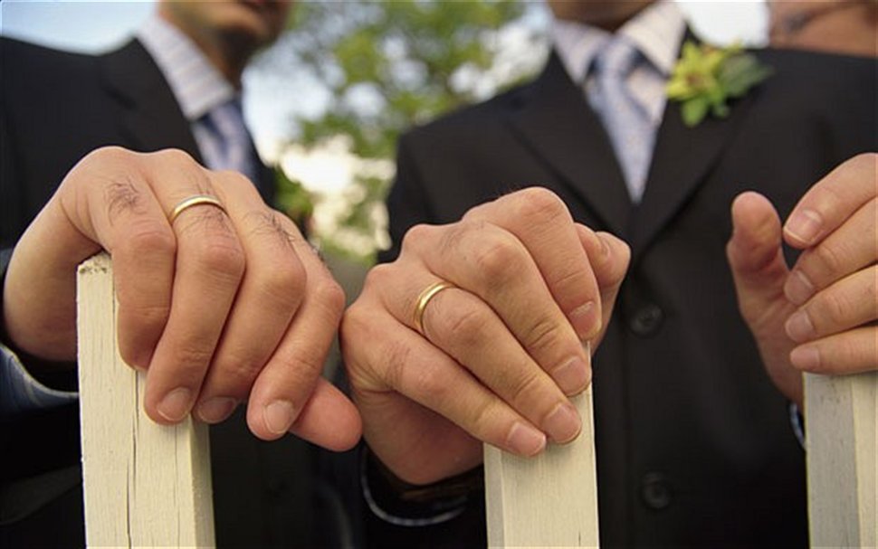 Νόμιμοι οι γάμοι ομοφυλόφιλων στη Γαλλία - Φωτογραφία 1