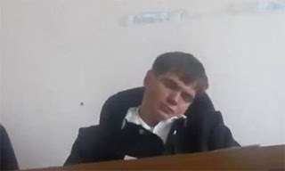 Παραιτήθηκε ρώσος δικαστής που πιάστηκε να κοιμάται στην έδρα - Φωτογραφία 1