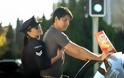 Ελίνα Μάλαμα: Η σέξι αστυνομικός που έκανε σωματικό έλεγχο στον Ρουβά! - Φωτογραφία 1