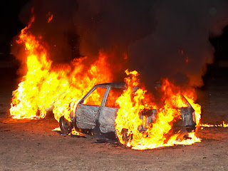 Κάηκαν αυτοκίνητα στην Αθήνα - Φωτογραφία 1