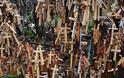 ΔΕΙΤΕ: Μυστήριο με χιλιάδες σταυρούς καλύπτει... λόφο της Λιθουανίας! - Φωτογραφία 6