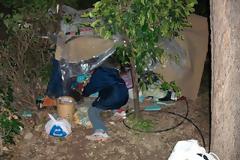 Οι εθελοντές του ομίλου φίλων του δάσους δίπλα σε άστεγους στην Νέα Φιλαδέλφεια