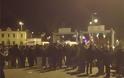 ΣΥΜΒΑΙΝΕΙ ΤΩΡΑ: Αστυνομικές δυνάμεις στο λιμάνι του Πειραιά για τη λήξη της απεργίας της Π.Ν.Ο.