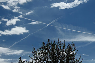 Οι παράξενοι σχηματισμοί σε σχήμα Χ των chemtrails - Φωτογραφία 11