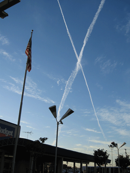 Οι παράξενοι σχηματισμοί σε σχήμα Χ των chemtrails - Φωτογραφία 12