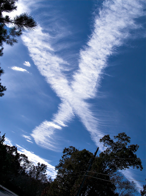 Οι παράξενοι σχηματισμοί σε σχήμα Χ των chemtrails - Φωτογραφία 13