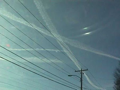 Οι παράξενοι σχηματισμοί σε σχήμα Χ των chemtrails - Φωτογραφία 14