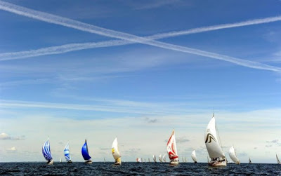 Οι παράξενοι σχηματισμοί σε σχήμα Χ των chemtrails - Φωτογραφία 3