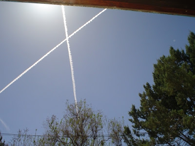 Οι παράξενοι σχηματισμοί σε σχήμα Χ των chemtrails - Φωτογραφία 4