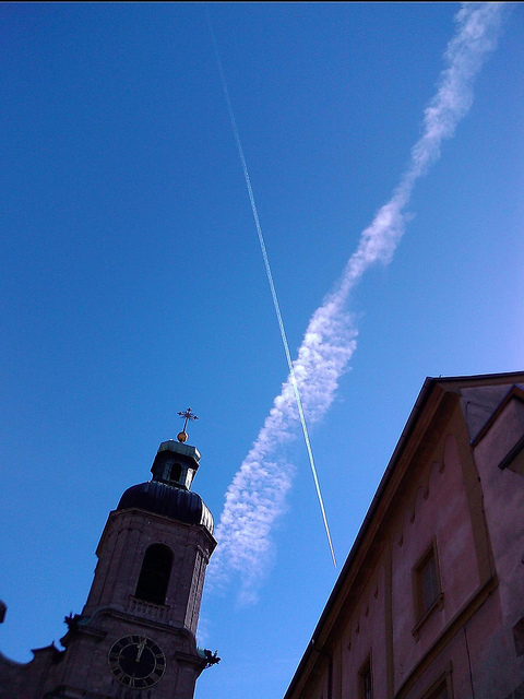 Οι παράξενοι σχηματισμοί σε σχήμα Χ των chemtrails - Φωτογραφία 8