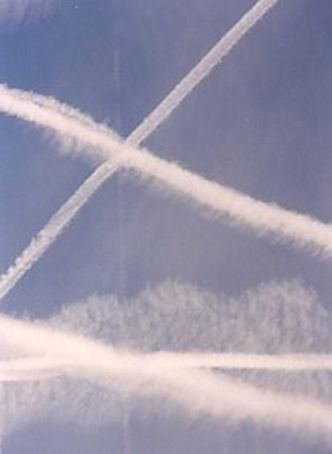 Οι παράξενοι σχηματισμοί σε σχήμα Χ των chemtrails - Φωτογραφία 9