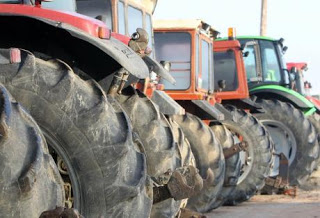 Ενισχύεται το μπλόκο των αγροτών στην Κάτω Αχαΐα - Έφτασαν τα 200 τα τρακτέρ - Φωτογραφία 1
