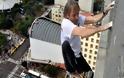 Πραγματικός «Άνθρωπος-Αράχνη» σκαρφαλώνει 27 ορόφους χωρίς εξοπλισμό [video]