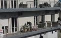 Τρίκαλα: Στο μπαλκόνι αποθηκεύονται επίσημα έγγραφα