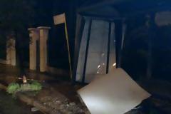 Πάτρα: ΙΧ καρφώθηκε σε στάση λεωφορείου - Δείτε φωτο