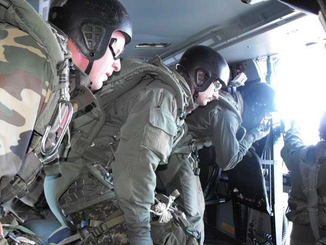 Άλμα Αλεξιπτωτιστών Ελευθέρας Πτώσεως από Ελικόπτερο NH 90 - Φωτογραφία 1