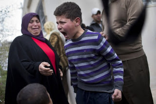 H φωτογραφία του παλαιστίνιου πιτσιρικά που σόκαρε τον πλανήτη - Φωτογραφία 2