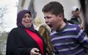 H φωτογραφία του παλαιστίνιου πιτσιρικά που σόκαρε τον πλανήτη - Φωτογραφία 1
