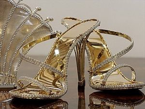 Παπούτσια 2.000 διαμαντιών και 140.000 λιρών - Φωτογραφία 1