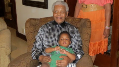 Ιδού η πρώτη φωτογραφία του Μαντέλα, μετά το νοσοκομείο - Φωτογραφία 2