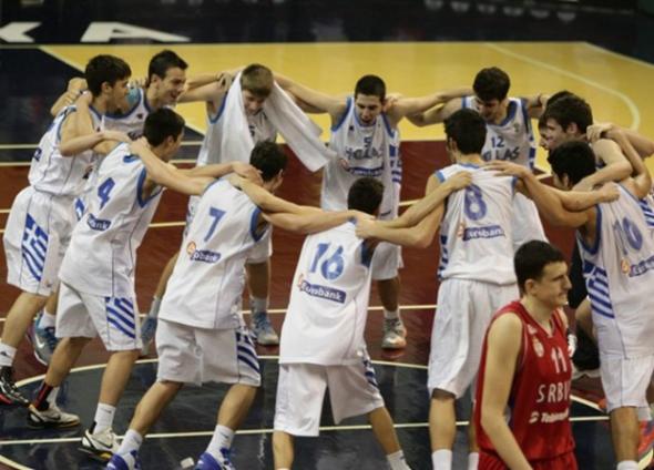 Μπάσκετ: Η  Εθνική Παίδων χόρεψε συρτάκι στην Τουρκία - Φωτογραφία 1