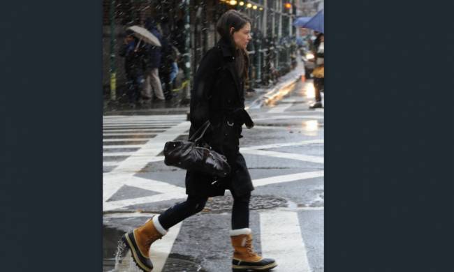 Katie Holmes: Βόλτα στην χιονισμένη Νέα Υόρκη (φωτό) - Φωτογραφία 1