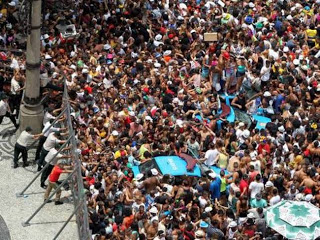 Πανικός και τραυματίες στο καρναβάλι του Ρίο - Φωτογραφία 1