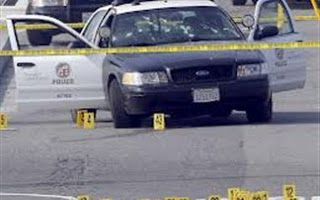 Λος Άντζελες: Επικήρυξαν αστυνομικό - φονιά για 1 εκ. δολάρια - Φωτογραφία 1