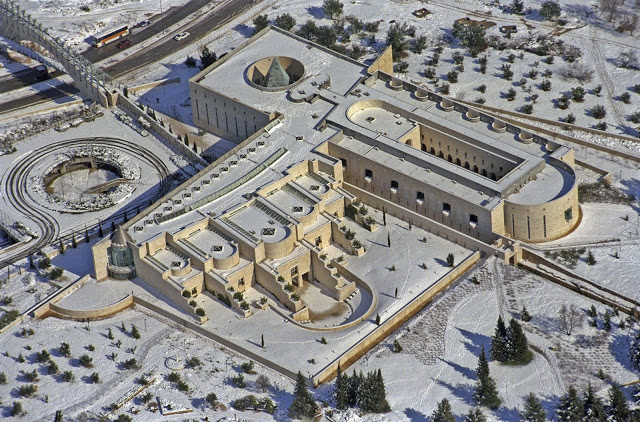 Τι συμβολίζει η Μασωνική πυραμίδα στο ανώτερο Εβραικό δικαστήριο στα Ιεροσόλυμα; - Φωτογραφία 1