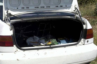 Χαλκίδα: Η μυρωδιά του αίματος έκανε τους αστυνομικούς να ανοίξουν το πορτ παγκάζ! - Φωτογραφία 1