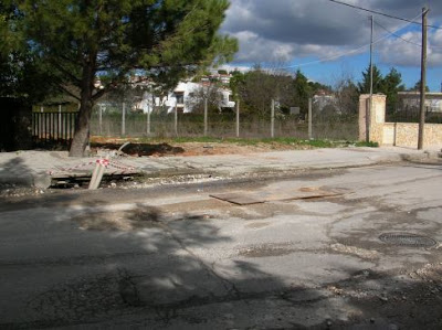 Δήμος Διονύσου: Η αποκατάσταση της λακκούβας ...και η σήμανση της τρύπας! - Φωτογραφία 5