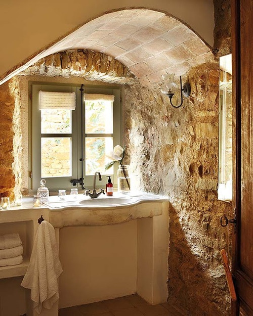 34 Υπέροχες ιδέες σχεδιασμού μπάνιου από φυσική πέτρα για το σπίτι σας - Φωτογραφία 18