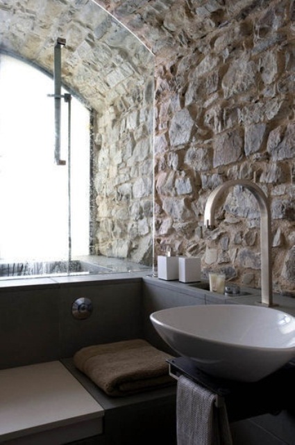 34 Υπέροχες ιδέες σχεδιασμού μπάνιου από φυσική πέτρα για το σπίτι σας - Φωτογραφία 29
