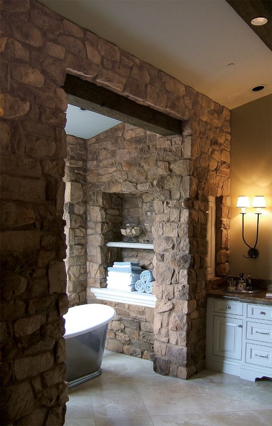 34 Υπέροχες ιδέες σχεδιασμού μπάνιου από φυσική πέτρα για το σπίτι σας - Φωτογραφία 33