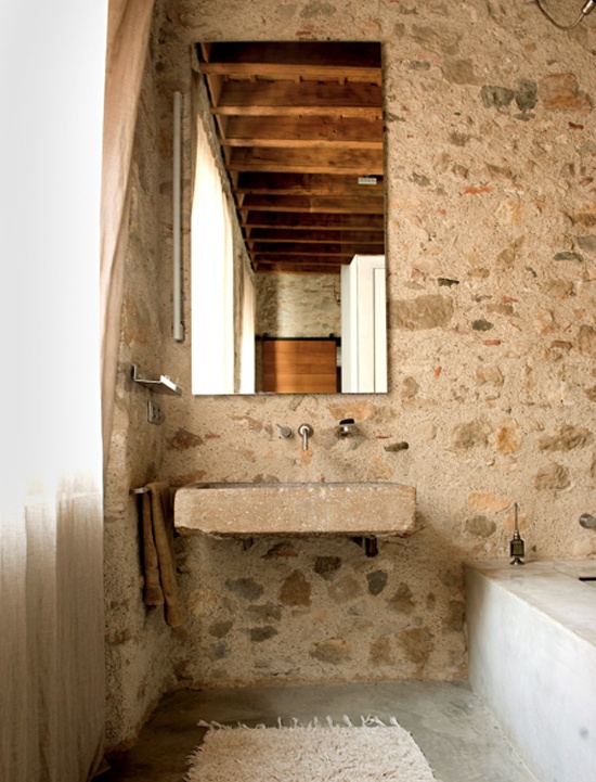 34 Υπέροχες ιδέες σχεδιασμού μπάνιου από φυσική πέτρα για το σπίτι σας - Φωτογραφία 4