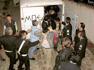 Εντοπίστηκαν λαθρομετανάστες σε καρότσα νταλίκας - Φωτογραφία 1