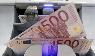 Έλληνες έβγαζαν λεφτά στο εξωτερικό κρυφά από τις συζύγους τους - Φωτογραφία 1