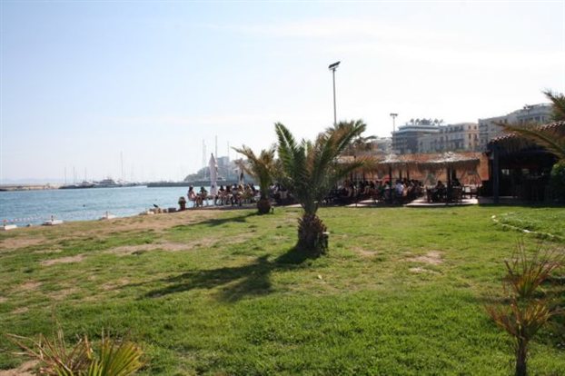 Σινεμά και αναψυκτήρια στην Πειραϊκή ακτή, - Φωτογραφία 1