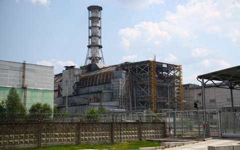 ΛΟΓΩ ΜΕΓΑΛΗΣ ΧΙΟΝΟΠΤΩΣΗΣ Κατέρρευσε τμήμα της στέγης του αντιδραστήρα στο Τσερνόμπιλ - Φωτογραφία 1