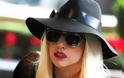 Άρρωστη η Lady Gaga. Ακυρώνει συναυλίες γιατί δεν μπορεί να σταθεί στα πόδια της