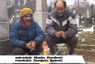 Άστεγος ζει μέσα σε μνήμα εγκαταλελειμμένου νεκροταφείου εδώ και 15 χρόνια [video] - Φωτογραφία 1
